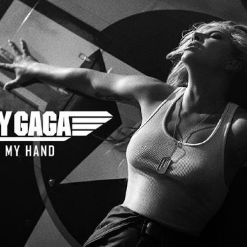 Il grande ritorno di Lady Gaga con il nuovo singolo Hold My Hand 